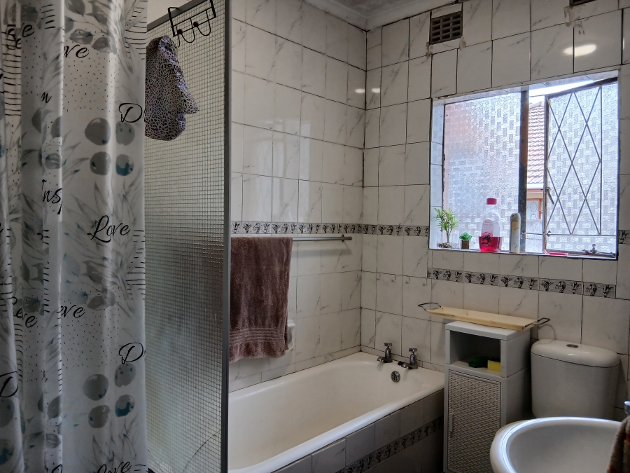 3 Bedroom Property for Sale in Summerpride Eastern Cape